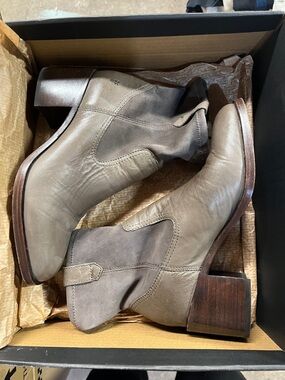 Frye Women's Gray Taupe Leather Ankle Boots - Block Heel